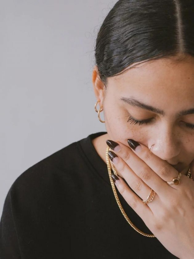 Unisex golden jewelry from slow fashion brand Apse