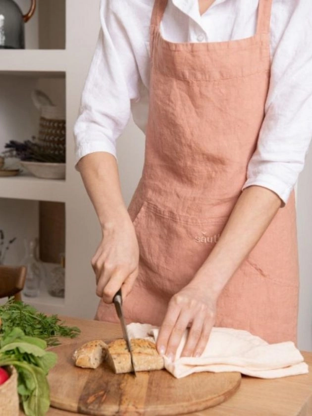 Eco-friendly peach-coloured linen apron from Sauth's