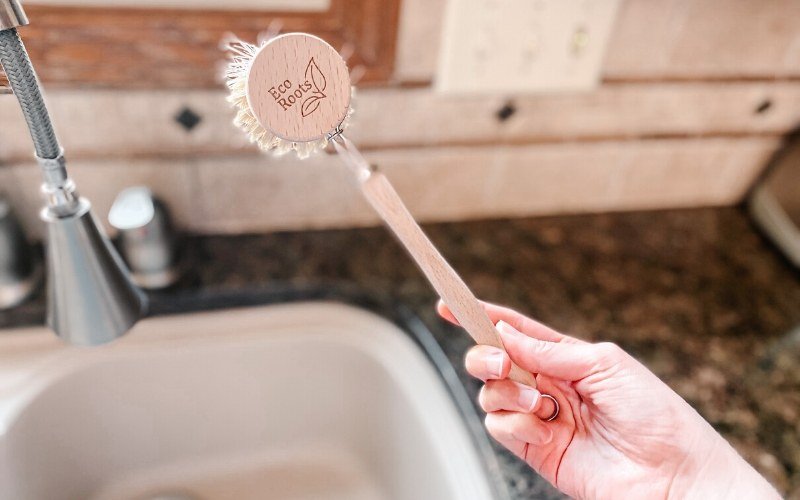 Sustainable kitchen products - compostable dish brush 